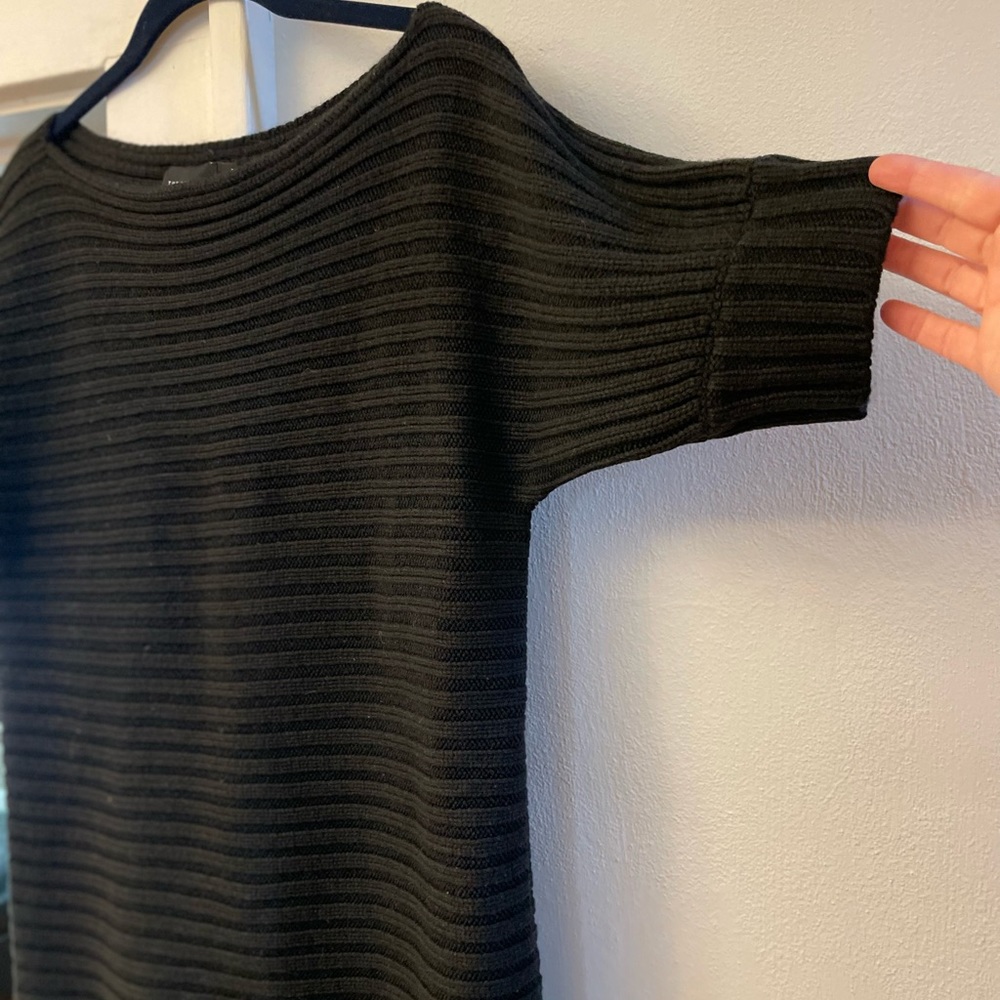 Limited Sweater - Picture 4 of 9